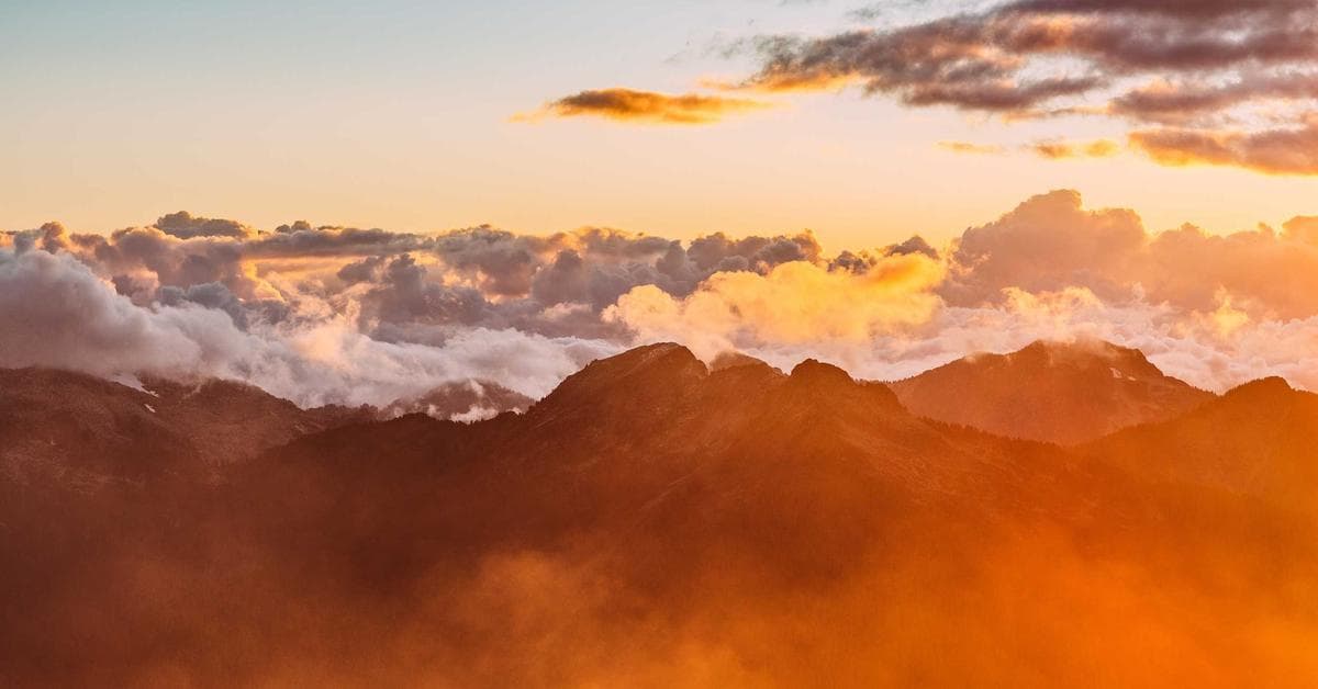 Particulier réalisant des travaux de plomberie